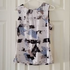 Short sleeve shell